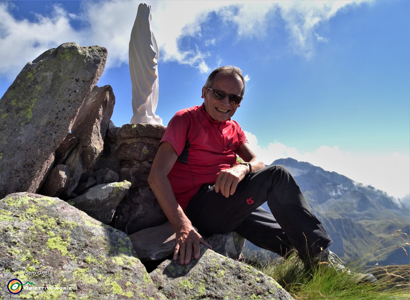 39 Alla bianca Madonnina del Pietra Quadra (2356 m) -G.E.M. (Gruppo Escursionisti Mozzo).JPG